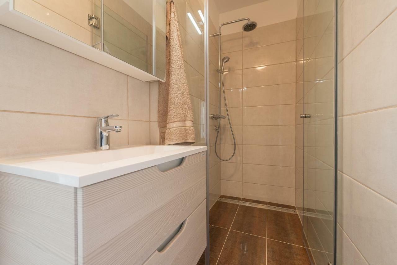 Apartmani Dupor Gornji Karin Exterior foto
